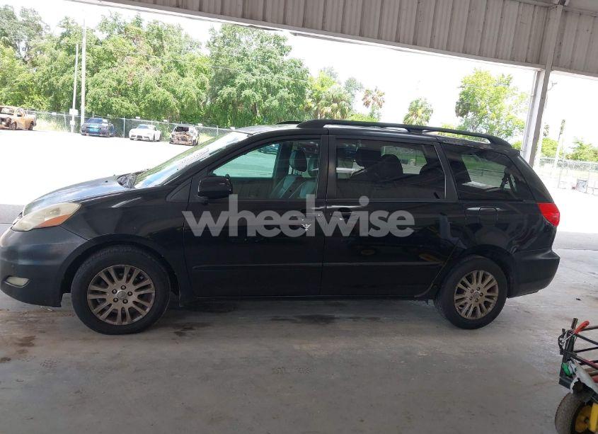 Photo 14 of 2010 Toyota Sienna XLE (VIN 5TDYK4CC0AS325224)