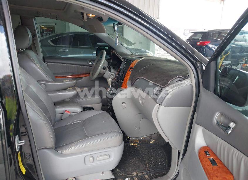 Photo 5 of 2010 Toyota Sienna XLE (VIN 5TDYK4CC0AS325224)