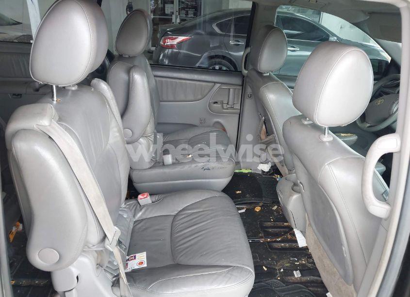 Photo 8 of 2010 Toyota Sienna XLE (VIN 5TDYK4CC0AS325224)