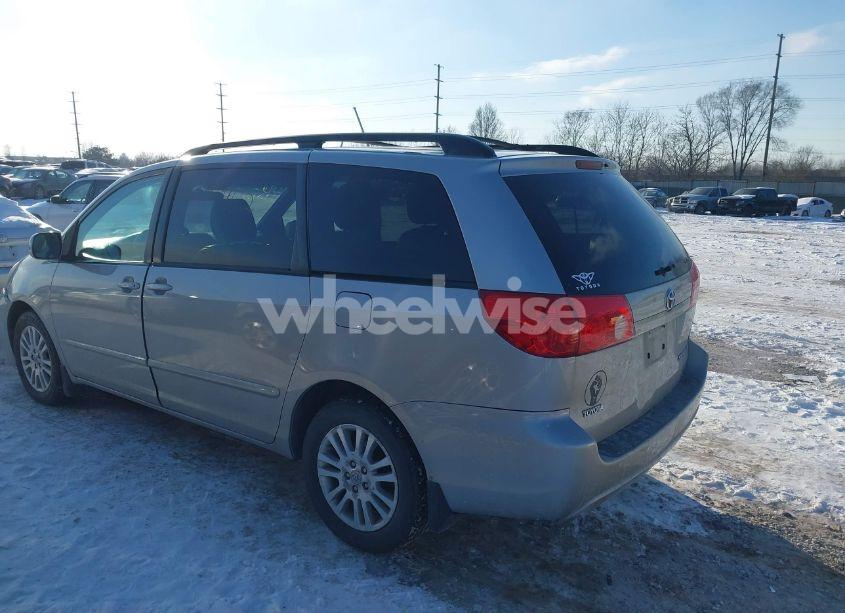 Photo 14 of 2010 Toyota Sienna XLE (VIN 5TDYK4CC2AS313950)
