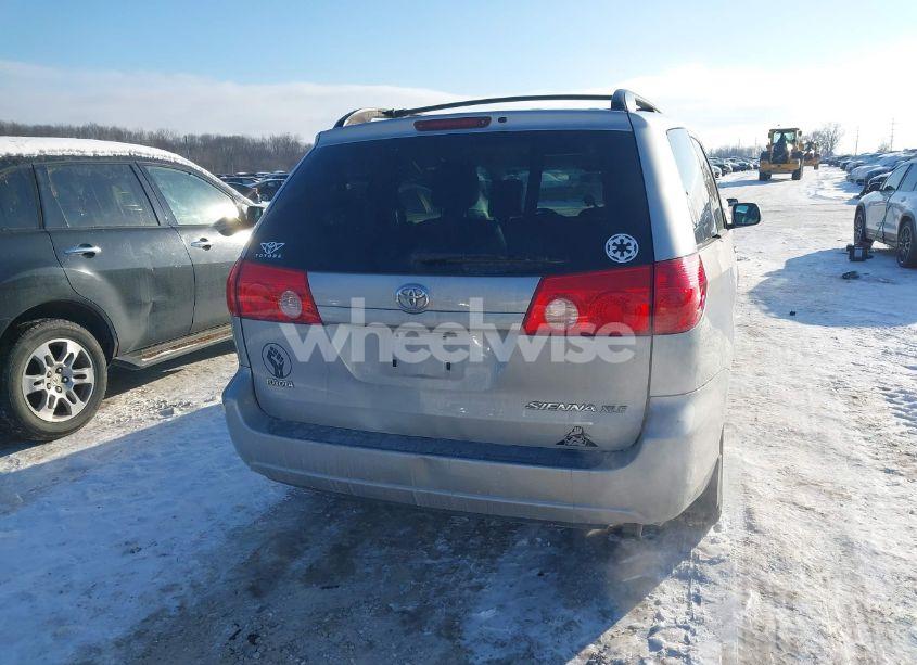 Photo 16 of 2010 Toyota Sienna XLE (VIN 5TDYK4CC2AS313950)