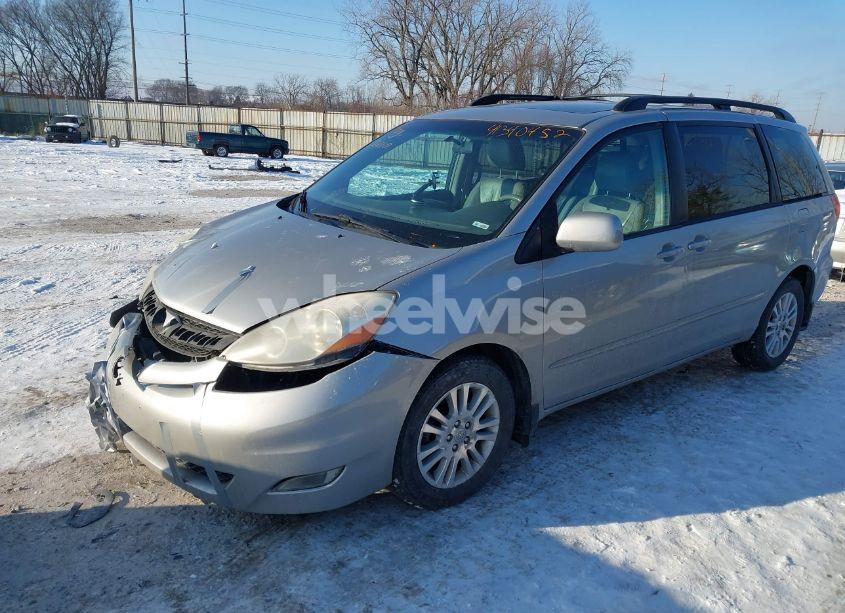 Photo 2 of 2010 Toyota Sienna XLE (VIN 5TDYK4CC2AS313950)