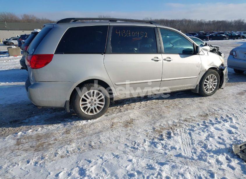 Photo 4 of 2010 Toyota Sienna XLE (VIN 5TDYK4CC2AS313950)