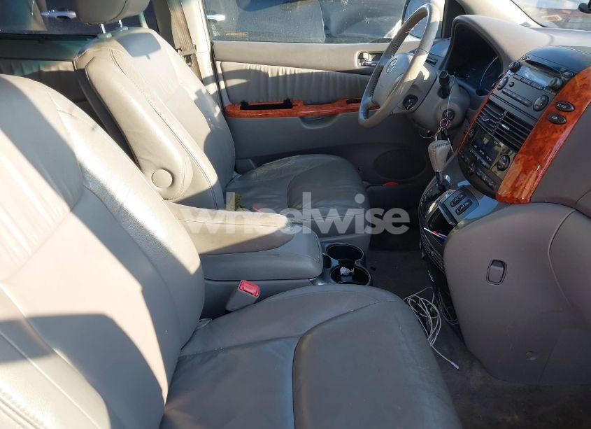 Photo 5 of 2010 Toyota Sienna XLE (VIN 5TDYK4CC2AS313950)