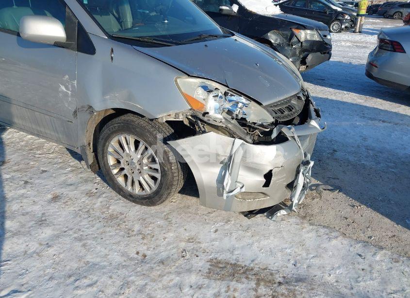 Photo 6 of 2010 Toyota Sienna XLE (VIN 5TDYK4CC2AS313950)