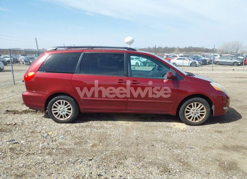 Photo 13 of 2010 Toyota Sienna XLE (VIN 5TDYK4CC3AS290128)