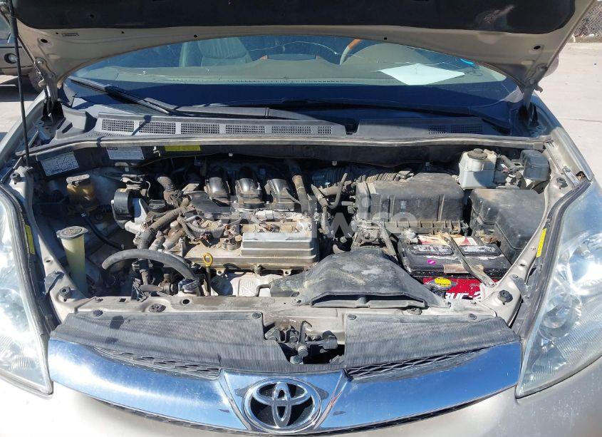 Photo 10 of 2010 Toyota Sienna LIMITED (VIN 5TDYK4CC3AS298889)