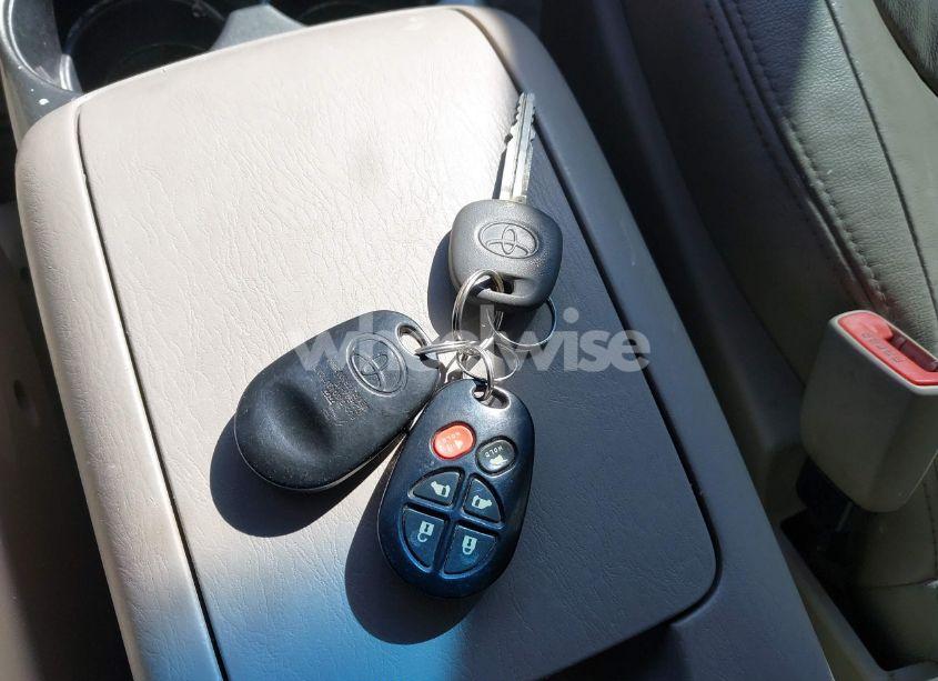 Photo 11 of 2010 Toyota Sienna LIMITED (VIN 5TDYK4CC3AS298889)