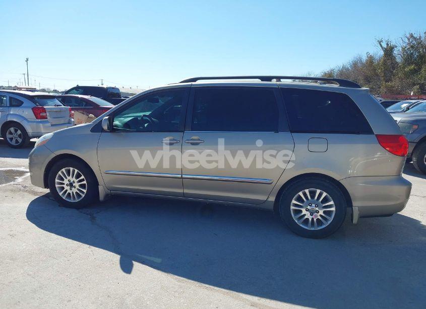 Photo 14 of 2010 Toyota Sienna LIMITED (VIN 5TDYK4CC3AS298889)