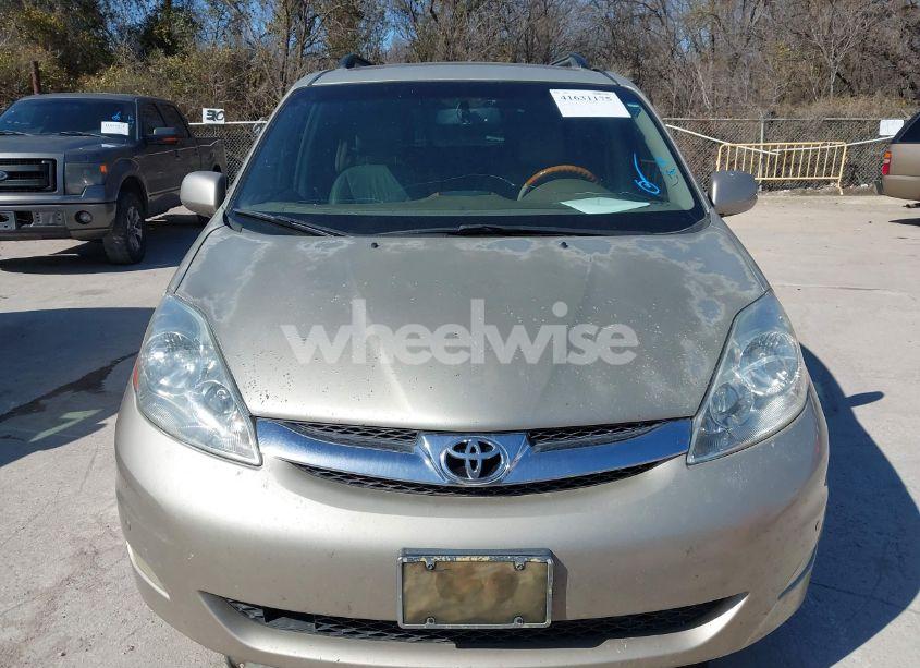 Photo 6 of 2010 Toyota Sienna LIMITED (VIN 5TDYK4CC3AS298889)