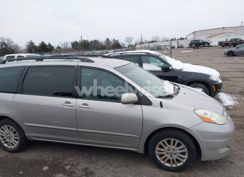 Photo 13 of 2010 Toyota Sienna XLE (VIN 5TDYK4CC3AS306182)