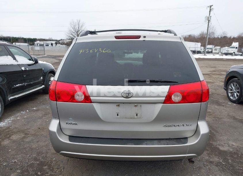 Photo 16 of 2010 Toyota Sienna XLE (VIN 5TDYK4CC3AS306182)