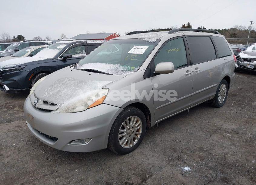 Photo 2 of 2010 Toyota Sienna XLE (VIN 5TDYK4CC3AS306182)