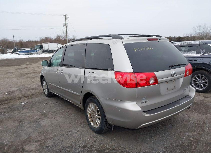 Photo 3 of 2010 Toyota Sienna XLE (VIN 5TDYK4CC3AS306182)