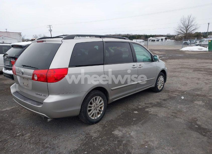 Photo 4 of 2010 Toyota Sienna XLE (VIN 5TDYK4CC3AS306182)