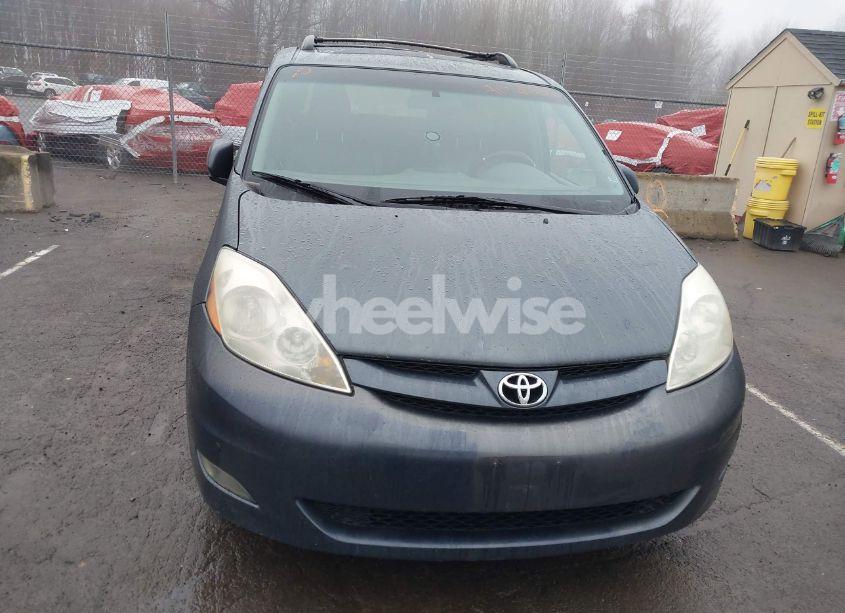 Photo 12 of 2010 Toyota Sienna XLE (VIN 5TDYK4CC3AS308658)
