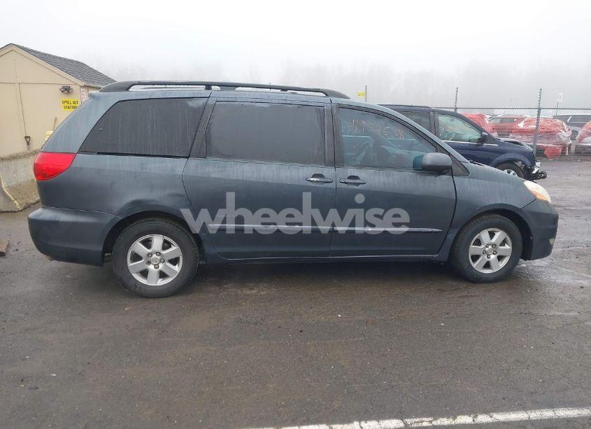 Photo 13 of 2010 Toyota Sienna XLE (VIN 5TDYK4CC3AS308658)