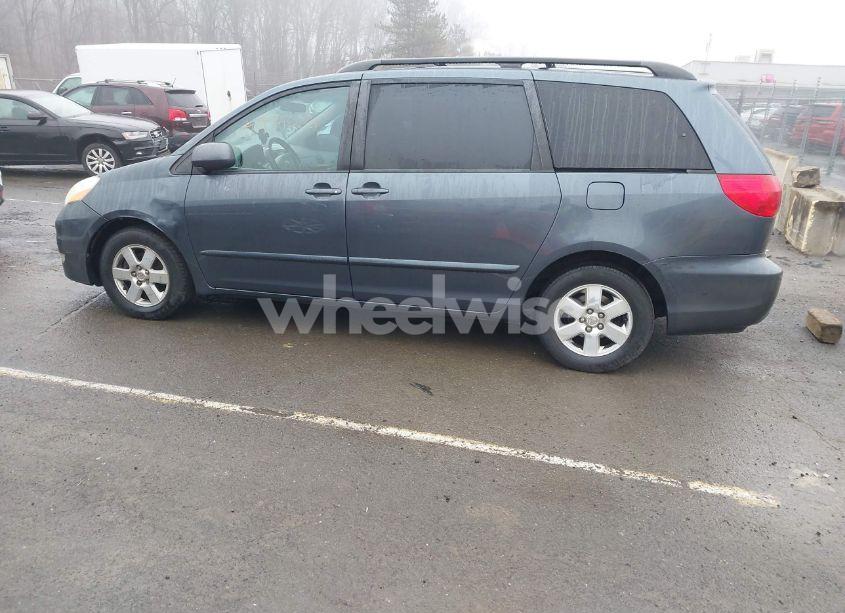 Photo 14 of 2010 Toyota Sienna XLE (VIN 5TDYK4CC3AS308658)