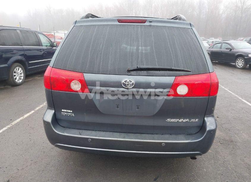 Photo 16 of 2010 Toyota Sienna XLE (VIN 5TDYK4CC3AS308658)