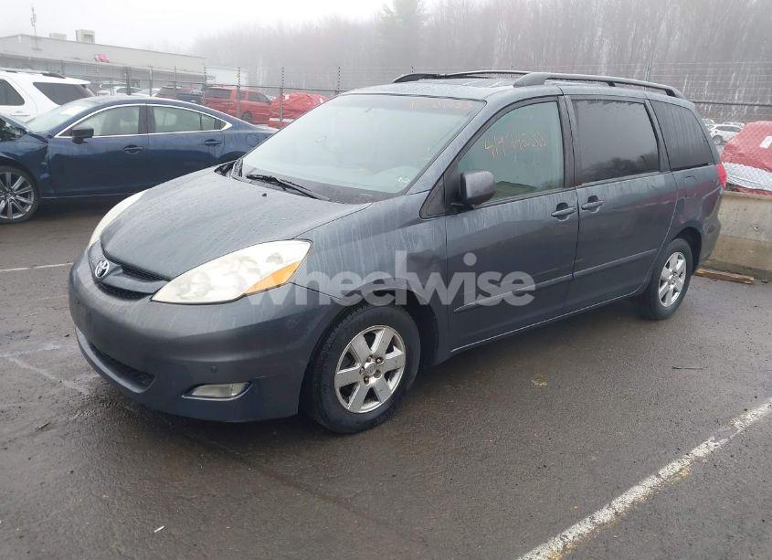 Photo 2 of 2010 Toyota Sienna XLE (VIN 5TDYK4CC3AS308658)