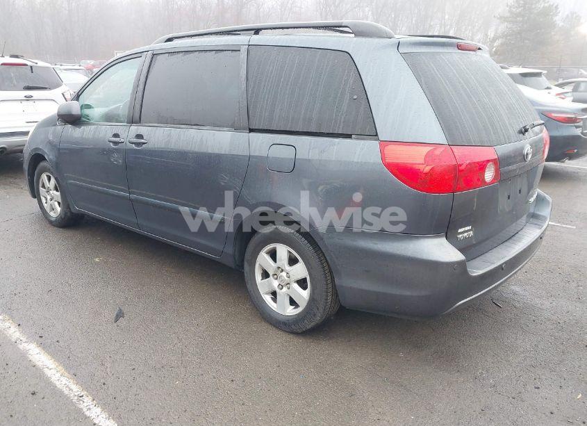 Photo 3 of 2010 Toyota Sienna XLE (VIN 5TDYK4CC3AS308658)