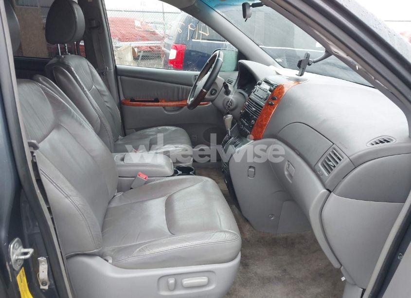 Photo 5 of 2010 Toyota Sienna XLE (VIN 5TDYK4CC3AS308658)