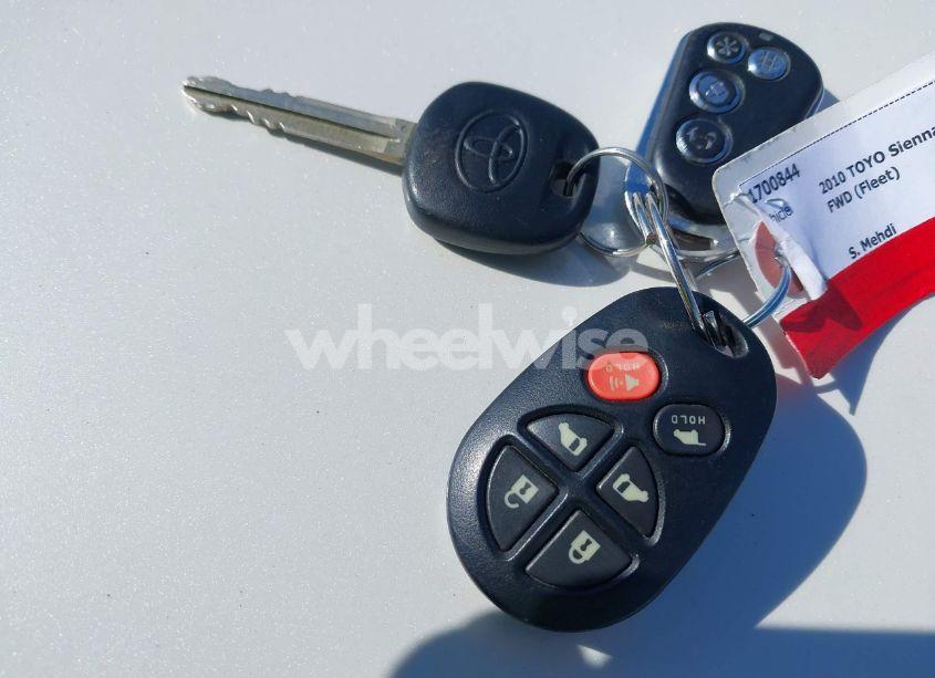 Photo 11 of 2010 Toyota Sienna XLE (VIN 5TDYK4CC3AS314217)