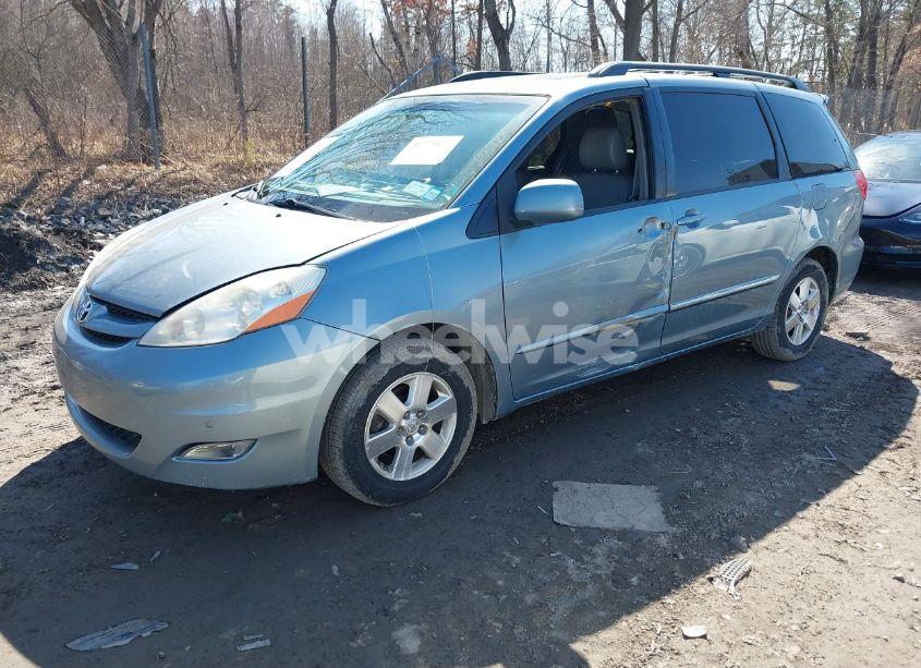 Photo 2 of 2010 Toyota Sienna XLE (VIN 5TDYK4CC3AS314217)