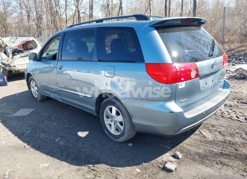 Photo 3 of 2010 Toyota Sienna XLE (VIN 5TDYK4CC3AS314217)