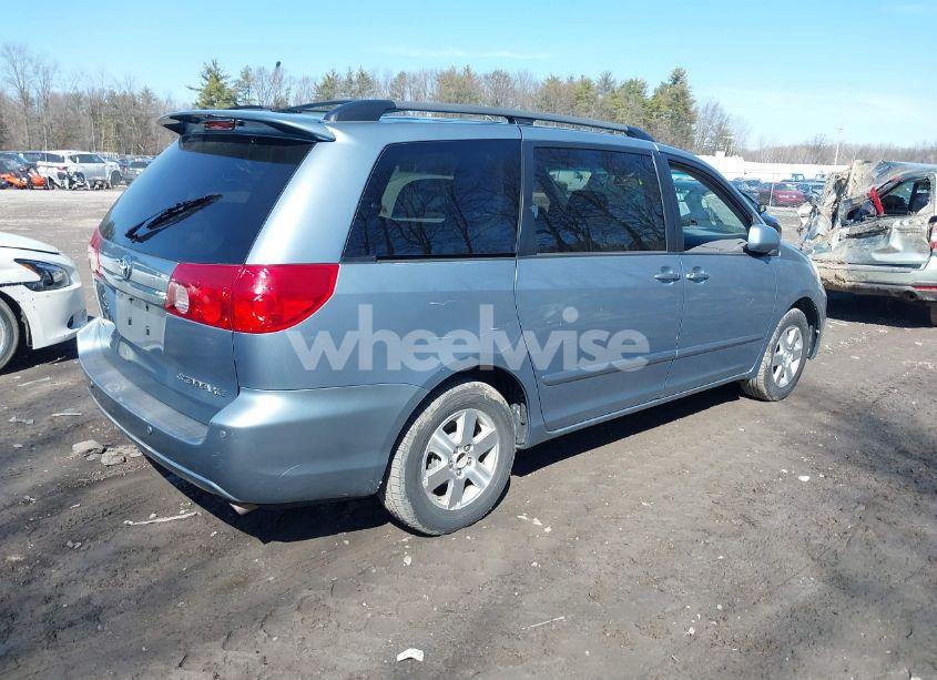 Photo 4 of 2010 Toyota Sienna XLE (VIN 5TDYK4CC3AS314217)