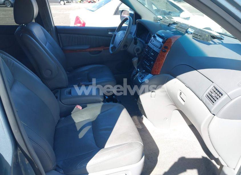 Photo 5 of 2010 Toyota Sienna XLE (VIN 5TDYK4CC3AS314217)