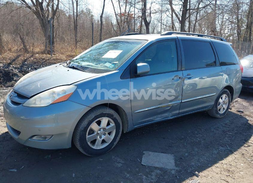 Photo 6 of 2010 Toyota Sienna XLE (VIN 5TDYK4CC3AS314217)