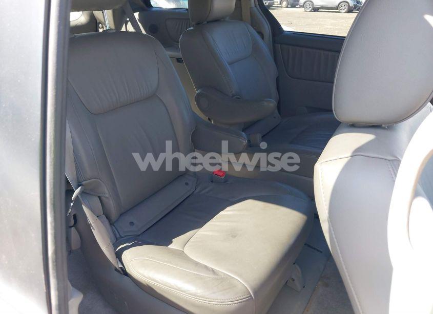 Photo 8 of 2010 Toyota Sienna XLE (VIN 5TDYK4CC3AS314217)