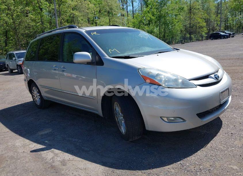 2010 Toyota Sienna XLE (VIN 5TDYK4CC3AS316002) main photo