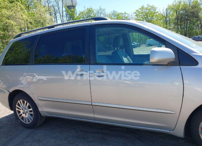 Photo 13 of 2010 Toyota Sienna XLE (VIN 5TDYK4CC3AS316002)