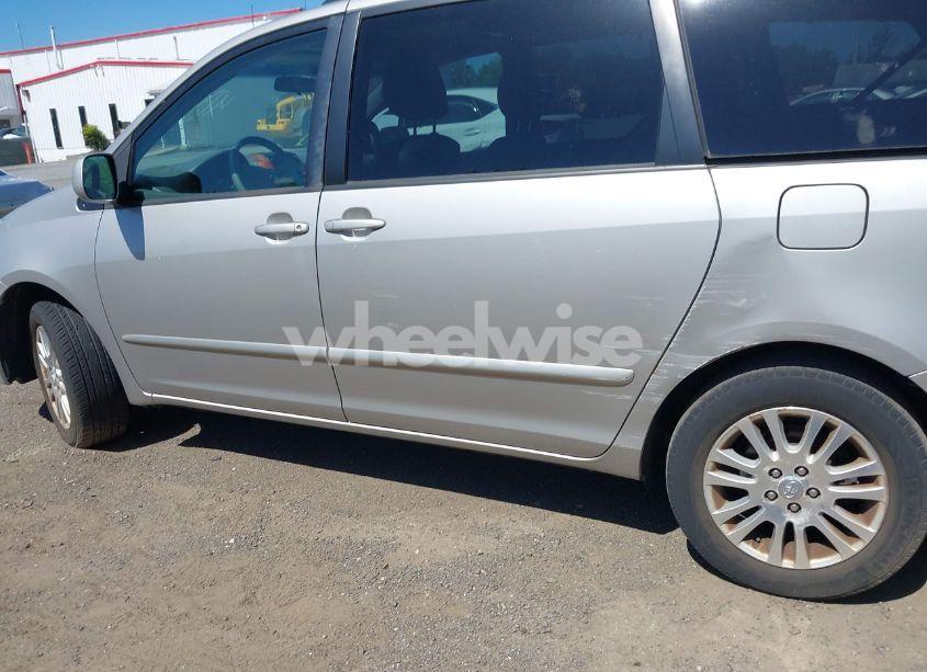 Photo 14 of 2010 Toyota Sienna XLE (VIN 5TDYK4CC3AS316002)