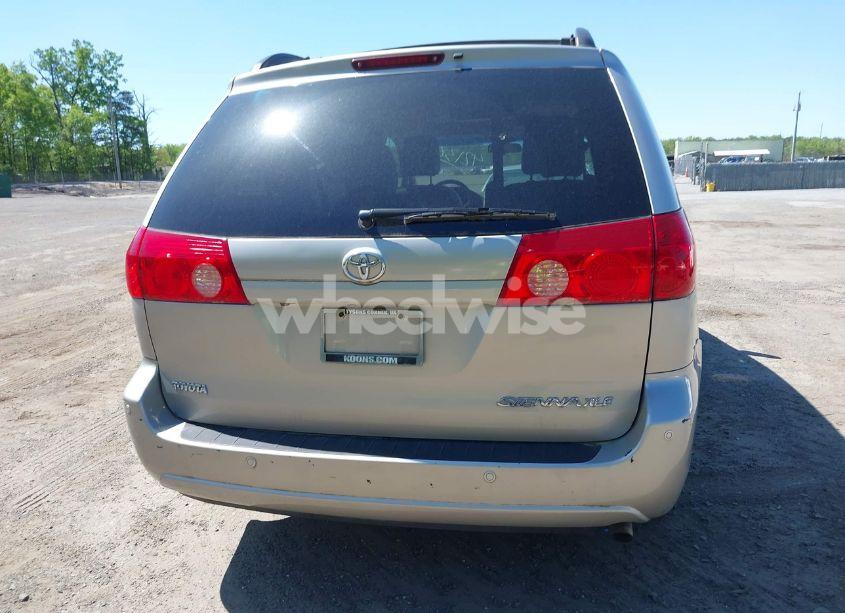 Photo 16 of 2010 Toyota Sienna XLE (VIN 5TDYK4CC3AS316002)
