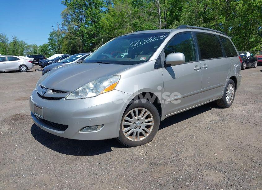 Photo 2 of 2010 Toyota Sienna XLE (VIN 5TDYK4CC3AS316002)