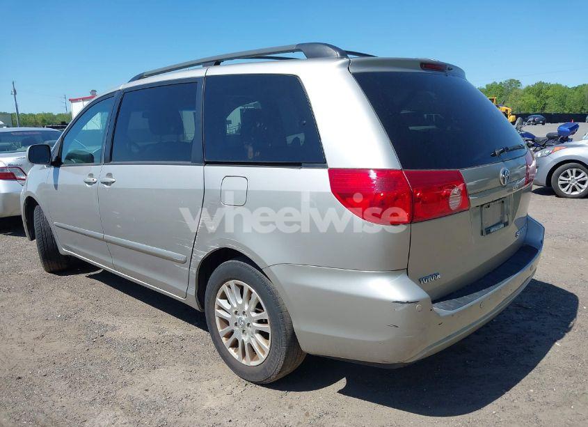 Photo 3 of 2010 Toyota Sienna XLE (VIN 5TDYK4CC3AS316002)