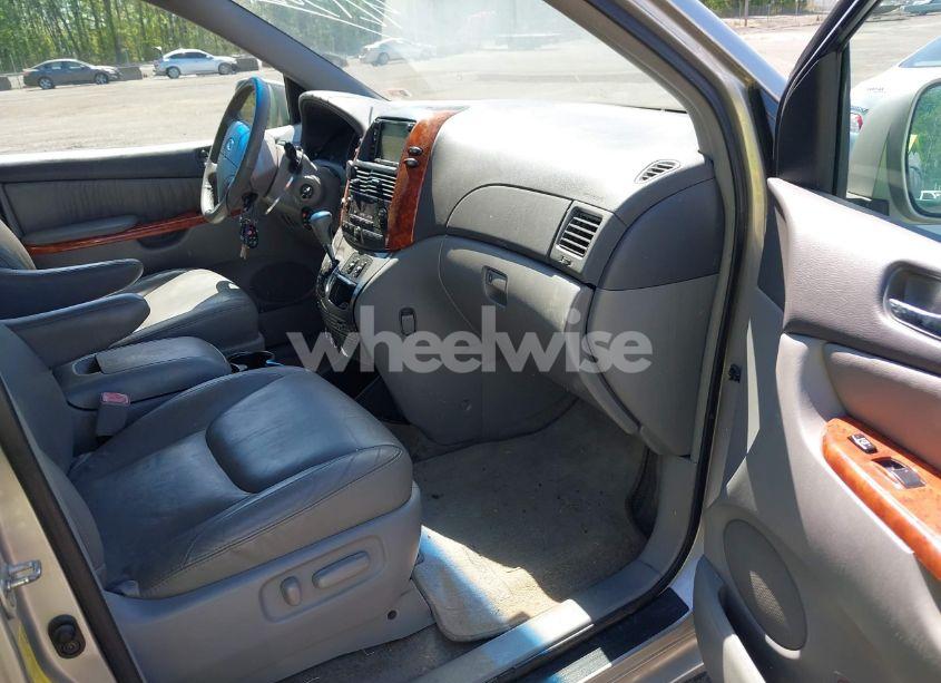 Photo 5 of 2010 Toyota Sienna XLE (VIN 5TDYK4CC3AS316002)