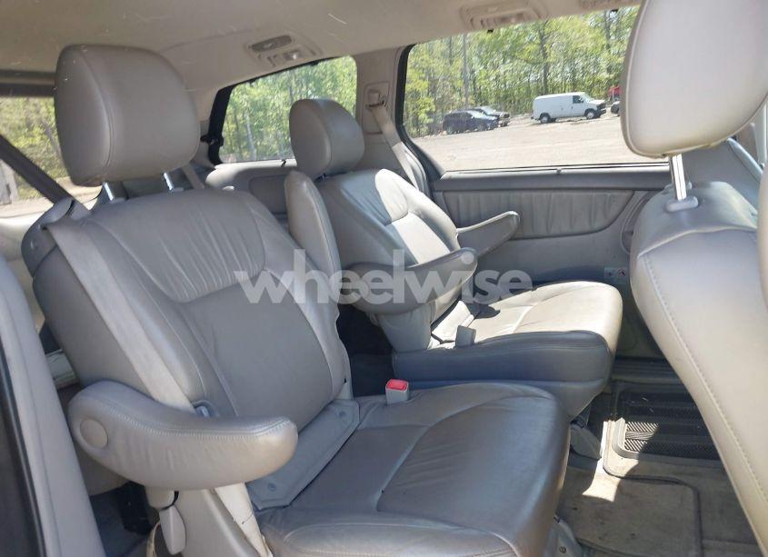 Photo 8 of 2010 Toyota Sienna XLE (VIN 5TDYK4CC3AS316002)