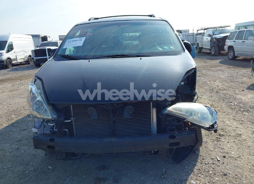 Photo 12 of 2010 Toyota Sienna XLE (VIN 5TDYK4CC4AS310757)