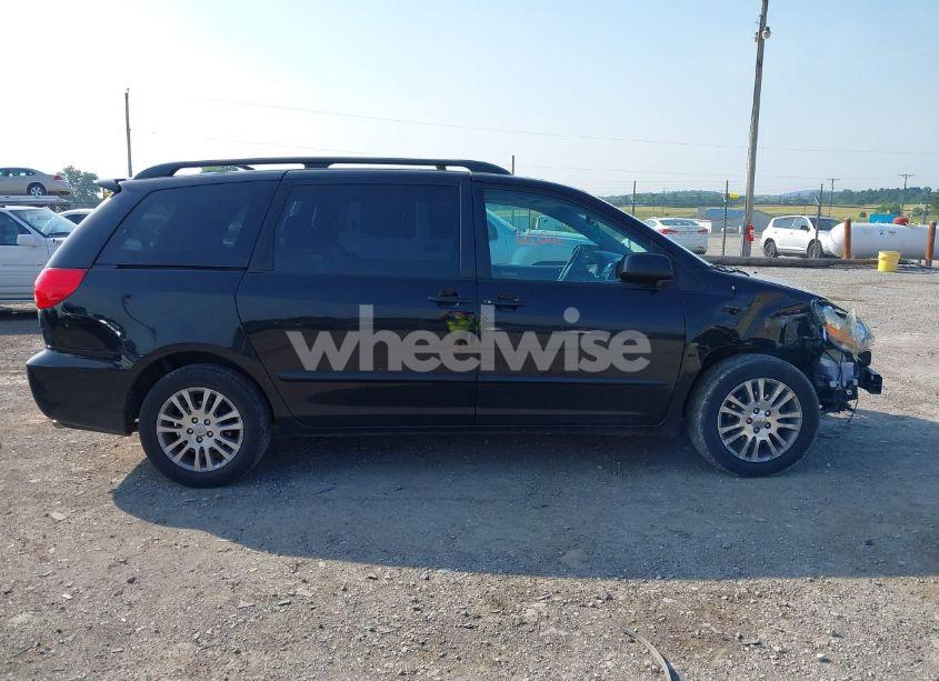 Photo 13 of 2010 Toyota Sienna XLE (VIN 5TDYK4CC4AS310757)