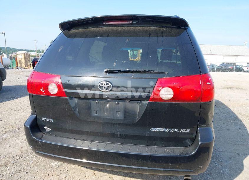 Photo 16 of 2010 Toyota Sienna XLE (VIN 5TDYK4CC4AS310757)
