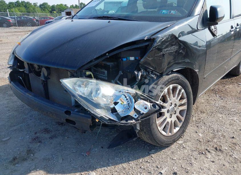 Photo 6 of 2010 Toyota Sienna XLE (VIN 5TDYK4CC4AS310757)