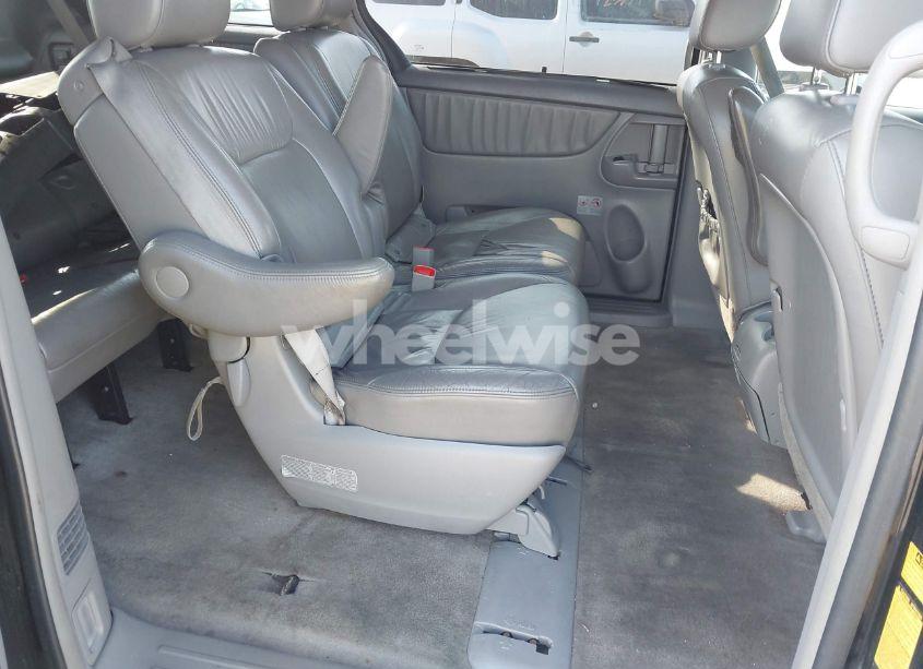 Photo 8 of 2010 Toyota Sienna XLE (VIN 5TDYK4CC4AS310757)