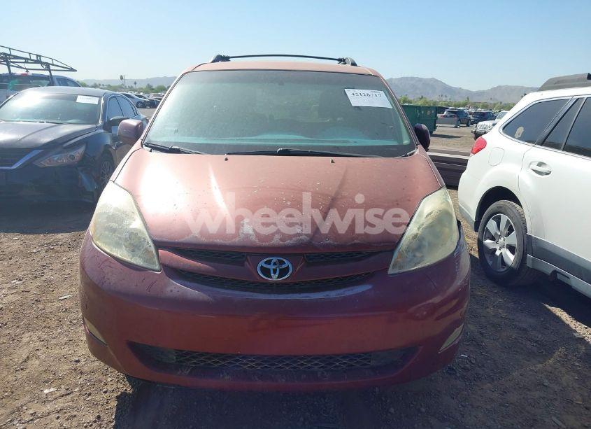 Photo 12 of 2010 Toyota Sienna XLE (VIN 5TDYK4CC4AS312542)