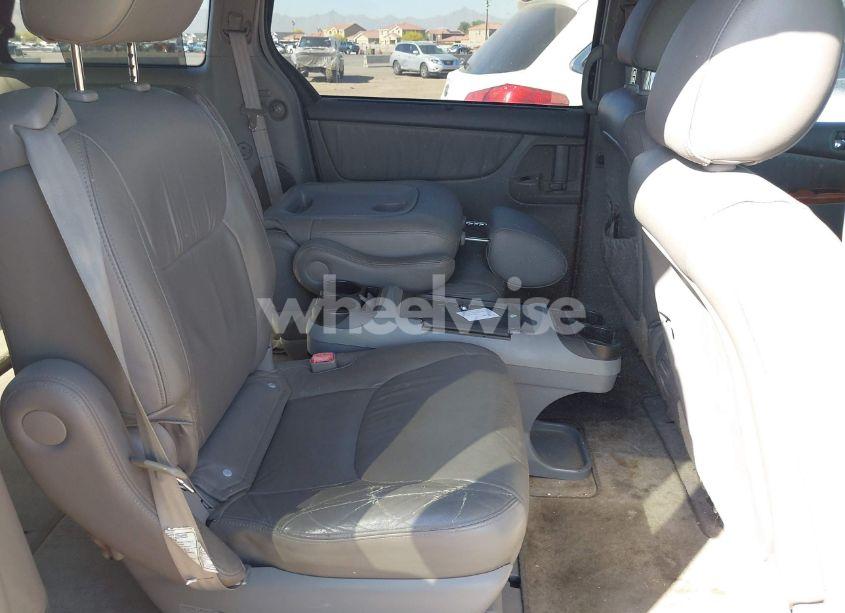 Photo 8 of 2010 Toyota Sienna XLE (VIN 5TDYK4CC4AS312542)