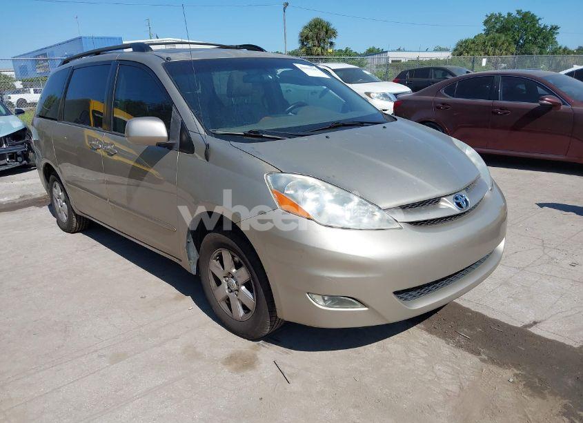 2010 Toyota Sienna XLE (VIN 5TDYK4CC5AS292110) main photo