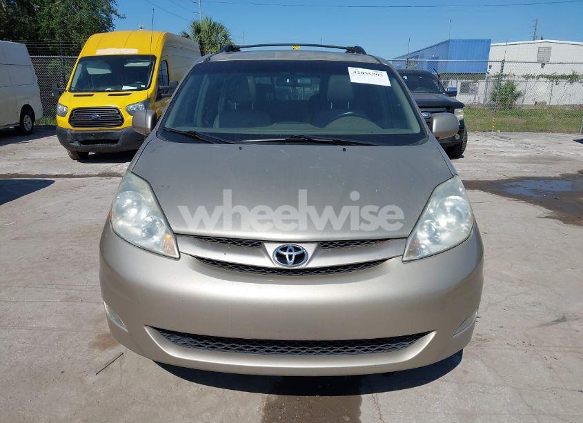 Photo 12 of 2010 Toyota Sienna XLE (VIN 5TDYK4CC5AS292110)